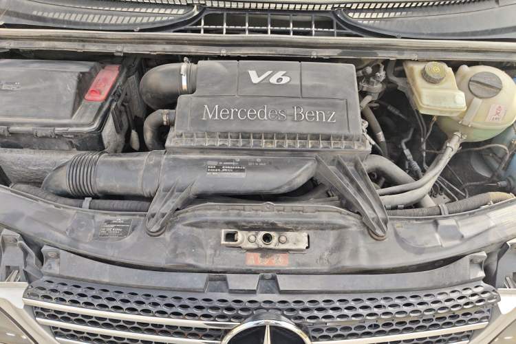 Used Mercedes-Benz Viano 2010 2.5L Prestige Edition Engine Bay