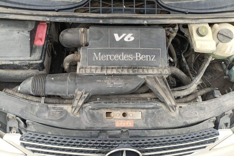 Used Mercedes-Benz Viano 2010 2.5L Prestige Edition Engine Bay