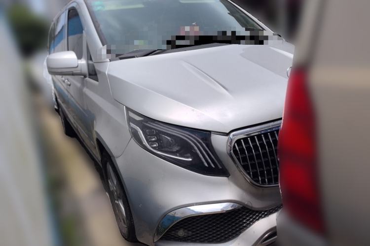 Used Mercedes-Benz Viano 2010 2.5L Luxury Edition Front Right 45 Deg
