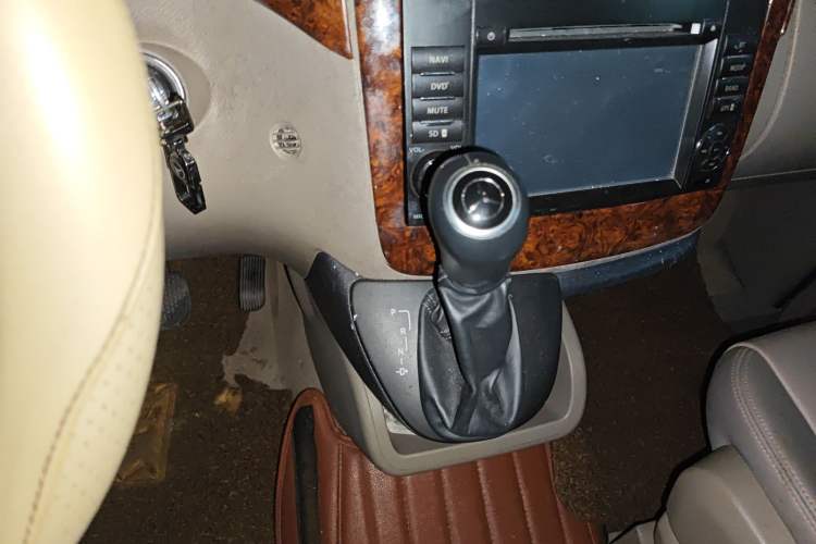 Used Mercedes-Benz Viano 2010 2.5L Prestige Edition Gear Lever