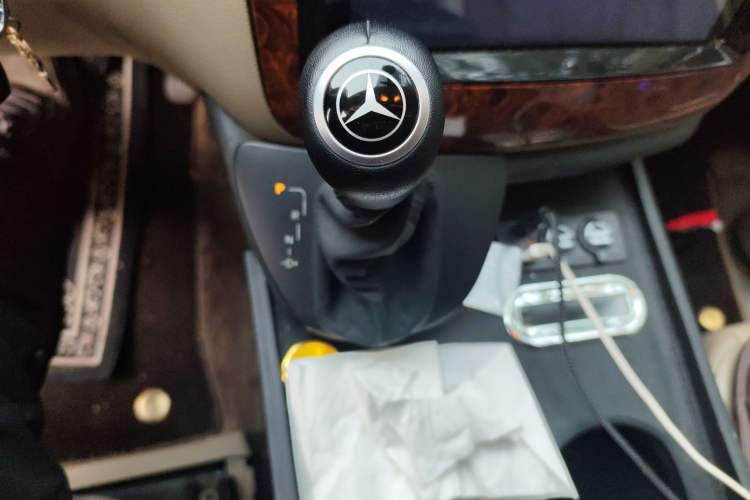 Used Mercedes-Benz Viano 2010 2.5L Prestige Edition Gear Lever