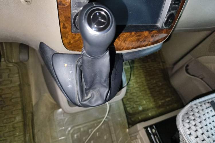 Used Mercedes-Benz Viano 2010 2.5L Prestige Edition Gear Lever