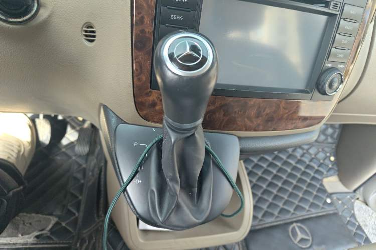 Used Mercedes-Benz Viano 2010 2.5L Prestige Edition Gear Lever