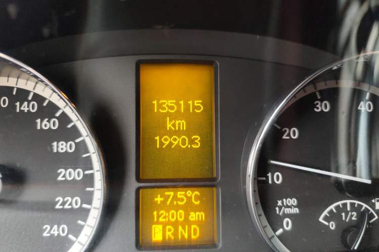 Used Mercedes-Benz Viano 2010 2.5L Prestige Edition Odometer Close Up