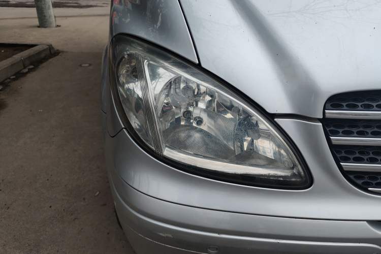 Used Mercedes-Benz Viano 2010 2.5L Prestige Edition Right Front Headlight