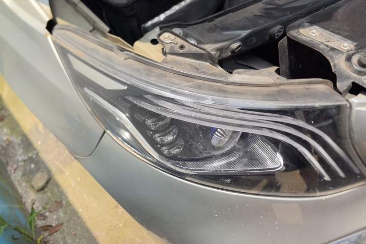 Used Mercedes-Benz Viano 2010 2.5L Luxury Edition Right Front Headlight