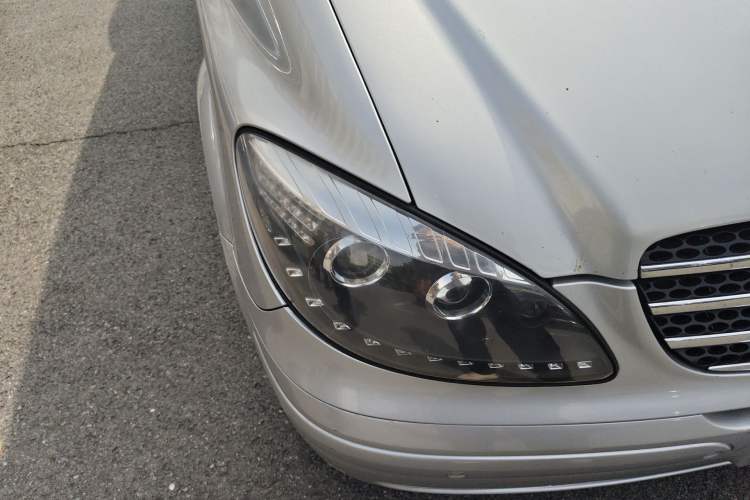 Used Mercedes-Benz Viano 2010 2.5L Prestige Edition Right Front Headlight