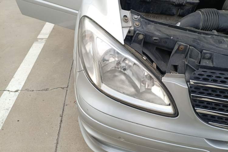 Used Mercedes-Benz Viano 2010 2.5L Prestige Edition Right Front Headlight