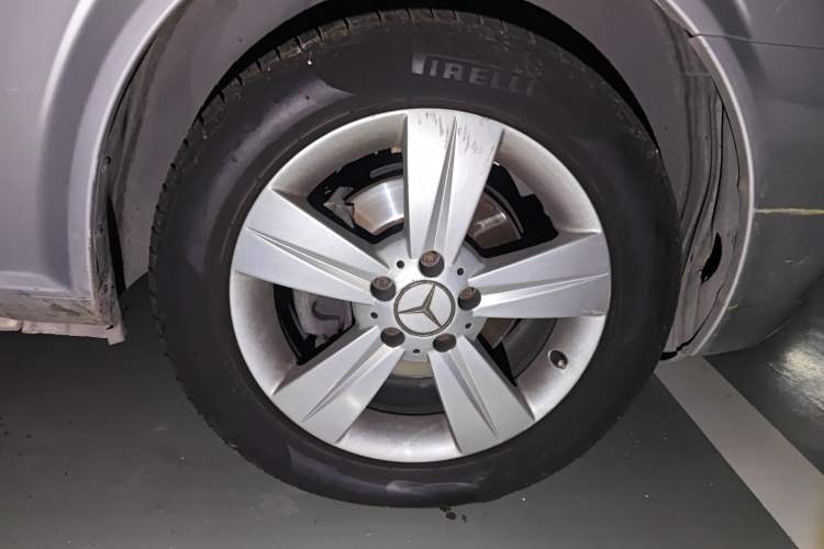 Used Mercedes-Benz Viano 2010 2.5L Prestige Edition Right Front Wheel Hub