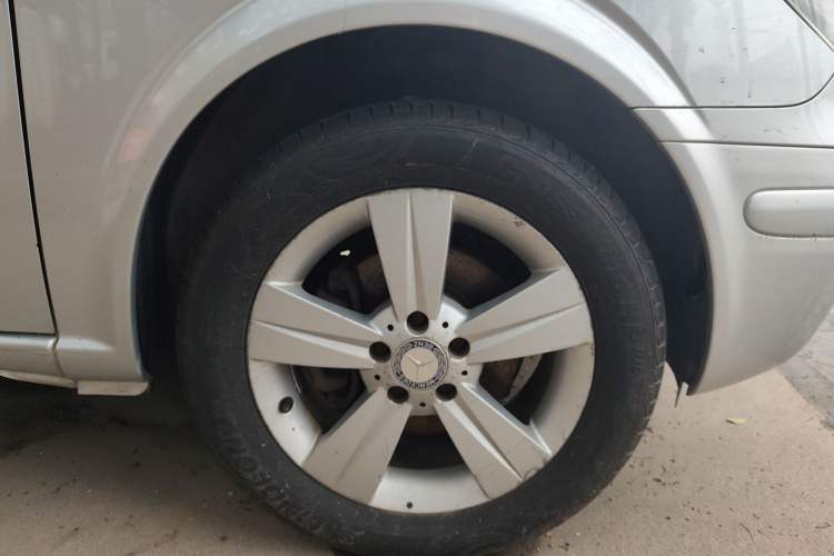 Used Mercedes-Benz Viano 2010 2.5L Prestige Edition Right Front Wheel Hub