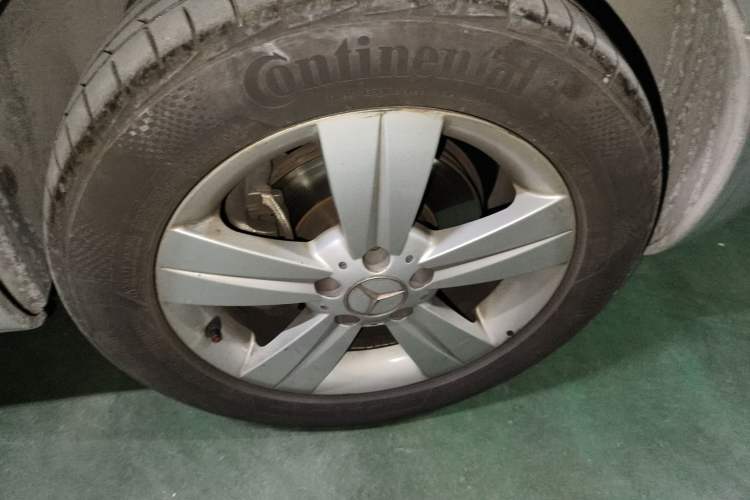 Used Mercedes-Benz Viano 2010 2.5L Prestige Edition Right Front Wheel Hub