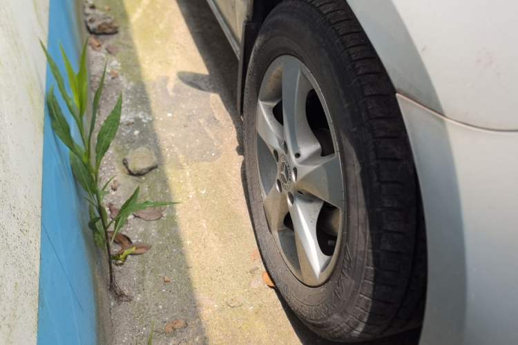 Used Mercedes-Benz Viano 2010 2.5L Luxury Edition Right Front Wheel Hub
