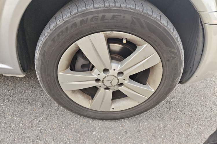 Used Mercedes-Benz Viano 2010 2.5L Prestige Edition Right Front Wheel Hub