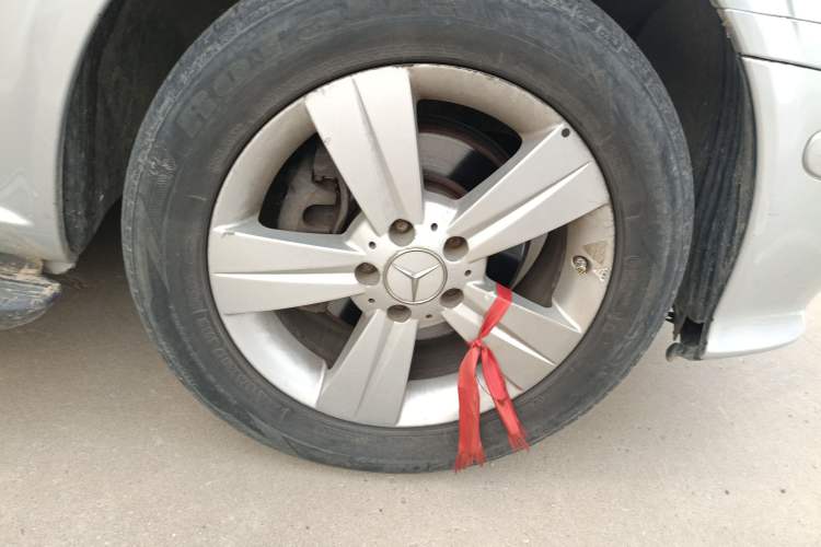 Used Mercedes-Benz Viano 2010 2.5L Prestige Edition Right Front Wheel Hub