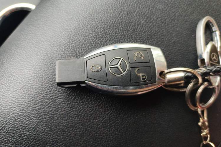 Used Mercedes-Benz Viano 2010 2.5L Prestige Edition Vehicle Key