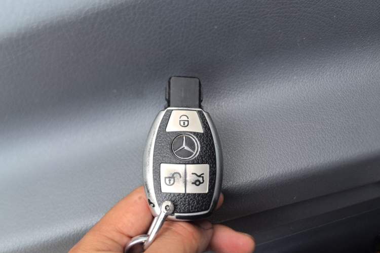 Used Mercedes-Benz Viano 2010 2.5L Luxury Edition Vehicle Key