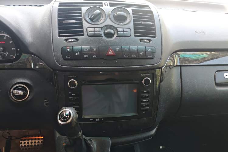 Used Mercedes-Benz Viano 2011 3.5L 125th Anniversary Edition 7 Seats Audio And AC Panel
