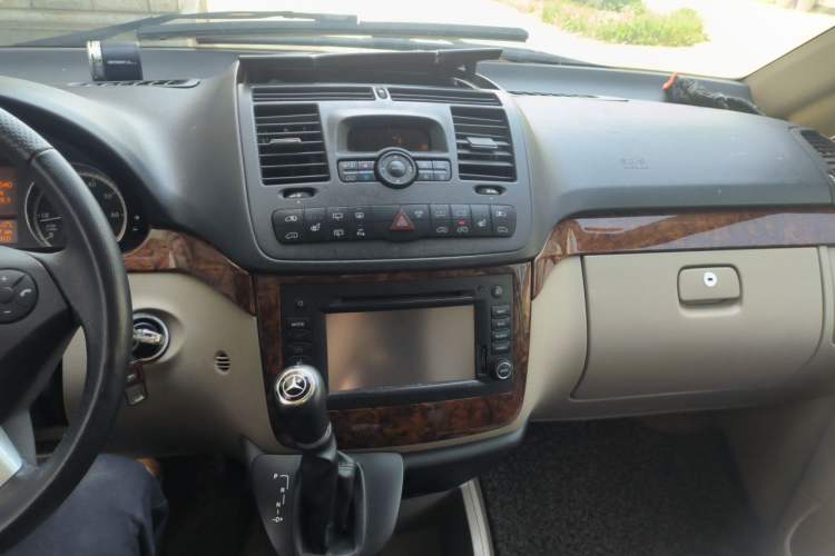 Used Mercedes-Benz Viano 2011 2.5L Navigator Edition Audio And AC Panel