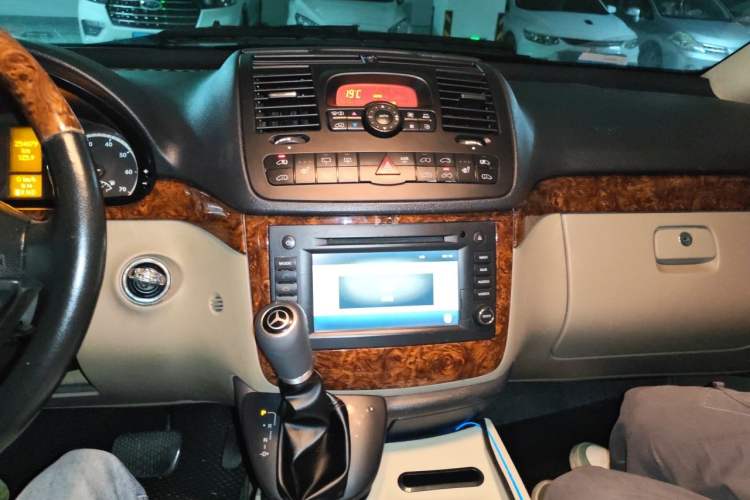 Used Mercedes-Benz Viano 2011 2.5L Navigator Edition Audio And AC Panel