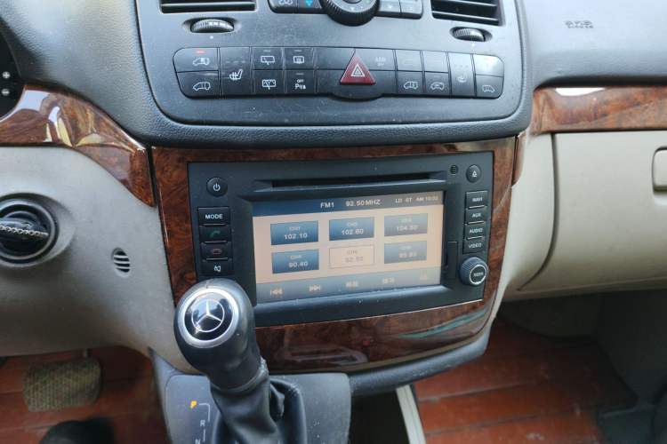 Used Mercedes-Benz Viano 2011 2.5L Navigator Edition Audio And AC Panel