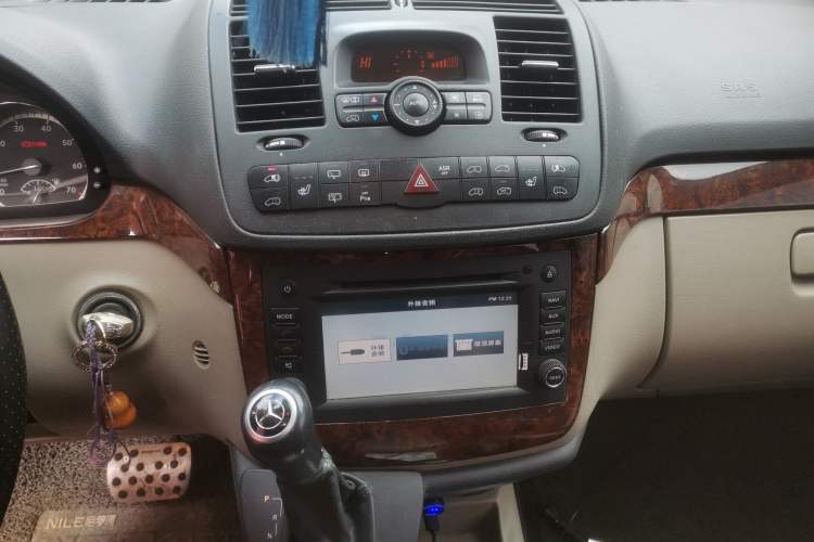 Used Mercedes-Benz Viano 2011 2.5L Navigator Edition Audio And AC Panel
