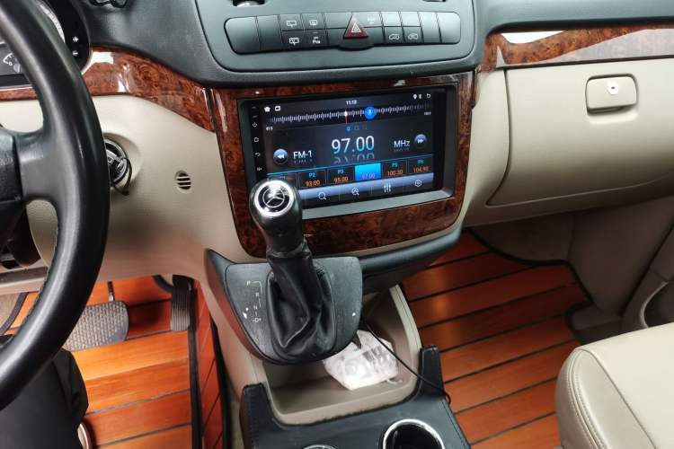 Used Mercedes-Benz Viano 2011 2.5L Luxury Edition Audio And AC Panel