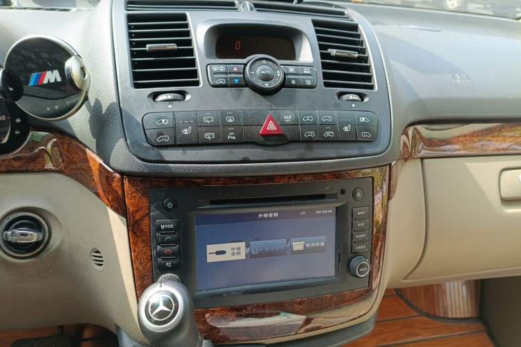 Used Mercedes-Benz Viano 2011 2.5L Navigator Edition Audio And AC Panel