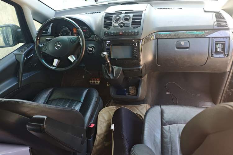 Used Mercedes-Benz Viano 2011 3.5L 125th Anniversary Edition 7 Seats Center Console