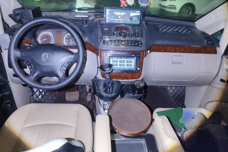 Used Mercedes-Benz Viano 2011 2.5L Navigator Edition Center Console