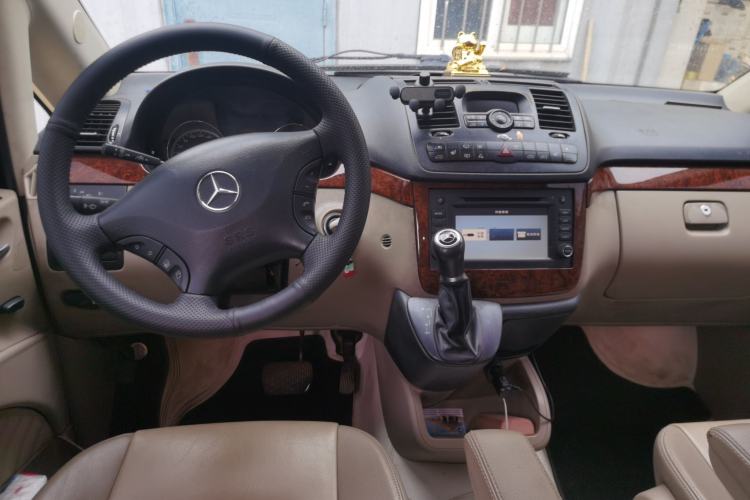 Used Mercedes-Benz Viano 2011 2.5L Navigator Edition Center Console