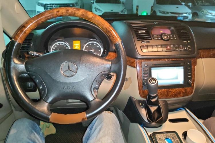 Used Mercedes-Benz Viano 2011 2.5L Navigator Edition Center Console
