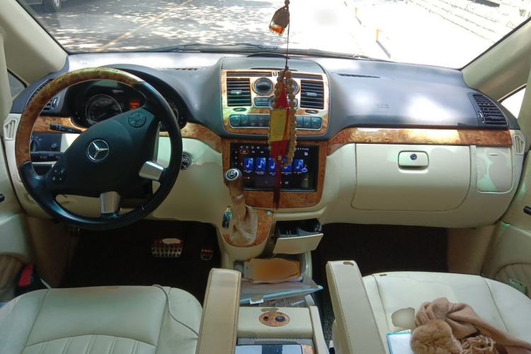 Used Mercedes-Benz Viano 2011 3.5L 125th Anniversary Edition 6 Seats Center Console