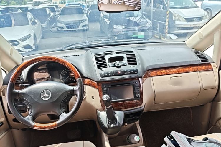 Used Mercedes-Benz Viano 2011 2.5L Navigator Edition Center Console
