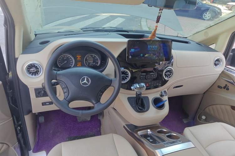 Used Mercedes-Benz Viano 2011 2.5L Prestige Edition Center Console
