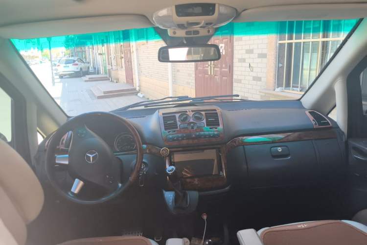Used Mercedes-Benz Viano 2011 3.5L 125th Anniversary Edition 6 Seats Center Console