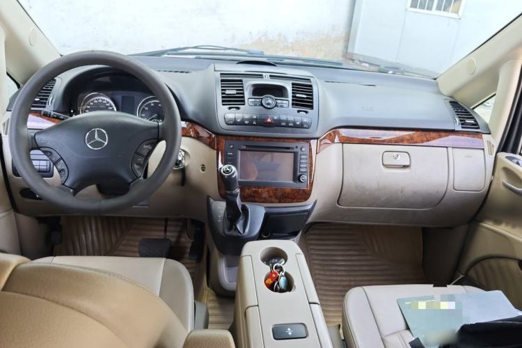 Used Mercedes-Benz Viano 2011 2.5L Navigator Edition Center Console