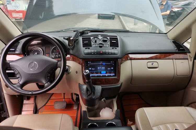 Used Mercedes-Benz Viano 2011 2.5L Luxury Edition Center Console