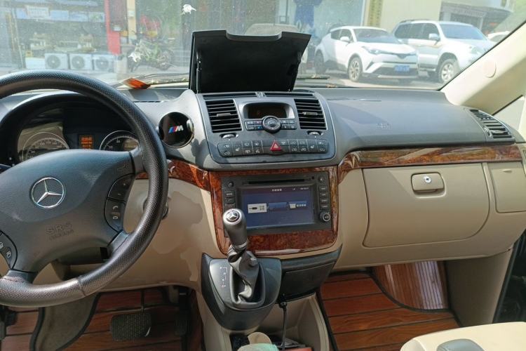 Used Mercedes-Benz Viano 2011 2.5L Navigator Edition Center Console