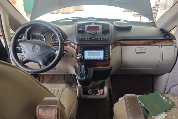 Used Mercedes-Benz Viano 2011 2.5L Navigator Edition Center Console