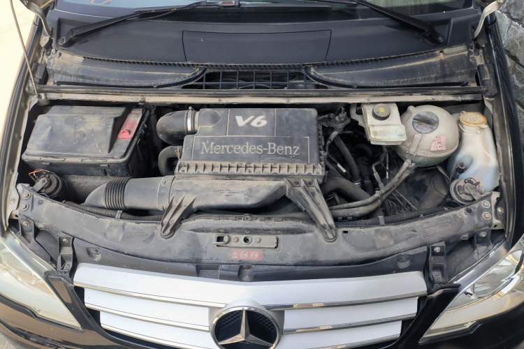 Used Mercedes-Benz Viano 2011 2.5L Navigator Edition Engine Bay
