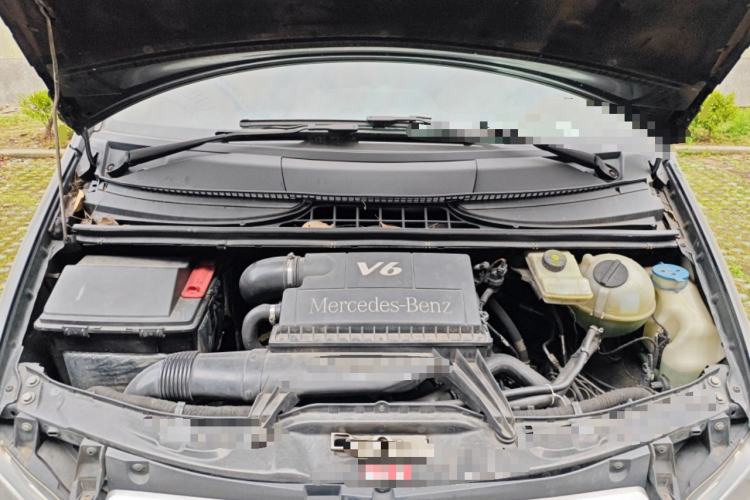 Used Mercedes-Benz Viano 2011 2.5L Luxury Edition Engine Bay