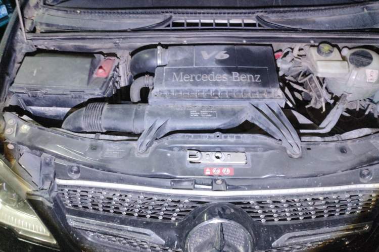 Used Mercedes-Benz Viano 2011 2.5L Navigator Edition Engine Bay