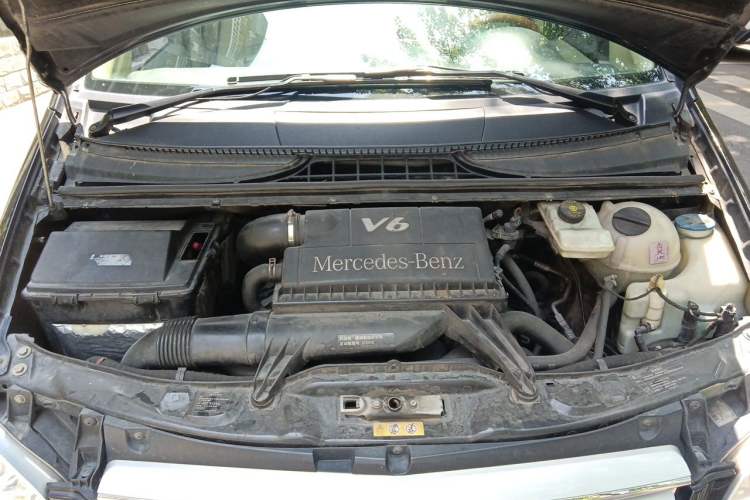 Used Mercedes-Benz Viano 2011 3.5L 125th Anniversary Edition 6 Seats Engine Bay