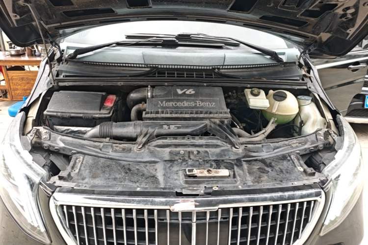 Used Mercedes-Benz Viano 2011 2.5L Navigator Edition Engine Bay