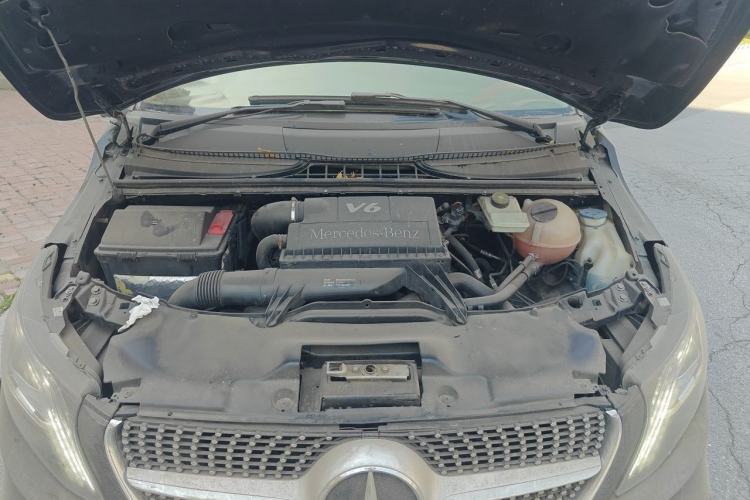 Used Mercedes-Benz Viano 2011 2.5L Prestige Edition Engine Bay