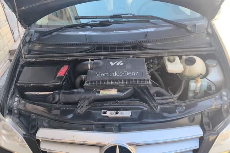 Used Mercedes-Benz Viano 2011 3.5L 125th Anniversary Edition 6 Seats Engine Bay