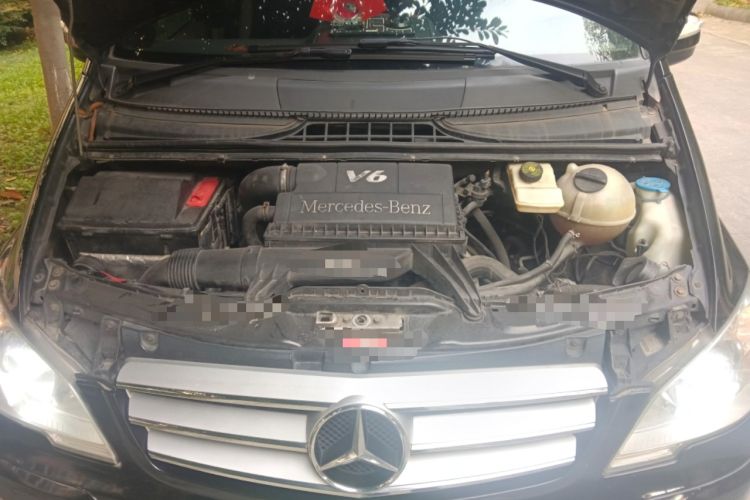 Used Mercedes-Benz Viano 2011 2.5L Navigator Edition Engine Bay