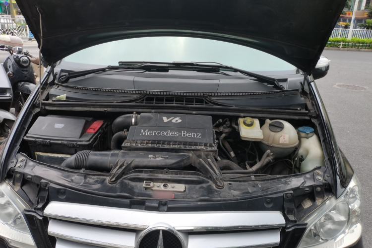 Used Mercedes-Benz Viano 2011 2.5L Luxury Edition Engine Bay