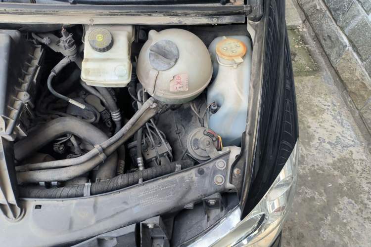 Used Mercedes-Benz Viano 2011 2.5L Navigator Edition Engine Bay Left