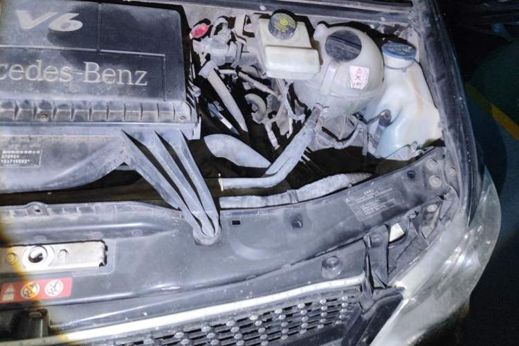 Used Mercedes-Benz Viano 2011 2.5L Navigator Edition Engine Bay Left